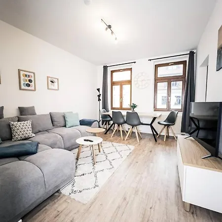 ⋙ Stilvolle Mit 2 Schlafzimmern & Balkon ⋘ *