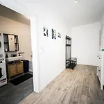 Apartmán ⋙ Stilvolle Mit 2 Schlafzimmern & Balkon ⋘ *