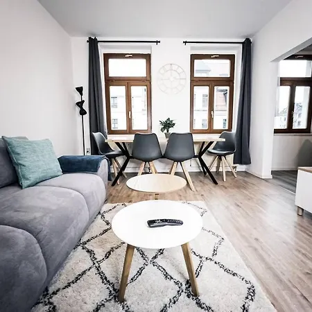 ⋙ Stilvolle Mit 2 Schlafzimmern & Balkon ⋘