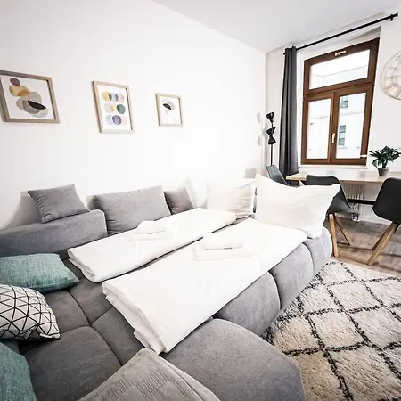 ⋙ Stilvolle Mit 2 Schlafzimmern & Balkon ⋘ Apartmán *