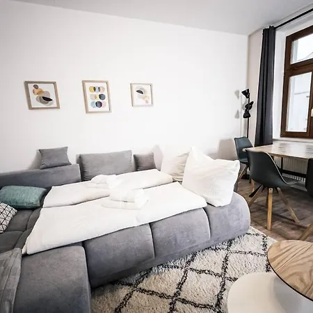 Apartmán ⋙ Stilvolle Mit 2 Schlafzimmern & Balkon ⋘ *