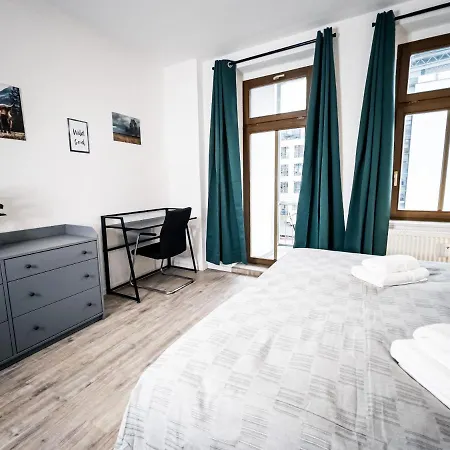 Apartment ⋙ Stilvolle Mit 2 Schlafzimmern & Balkon ⋘ *