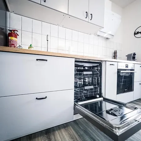 ⋙ Stilvolle Mit 2 Schlafzimmern & Balkon ⋘ דירה *