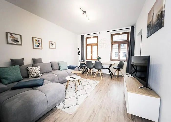 ⋙ Stilvolle Mit 2 Schlafzimmern & Balkon ⋘ *