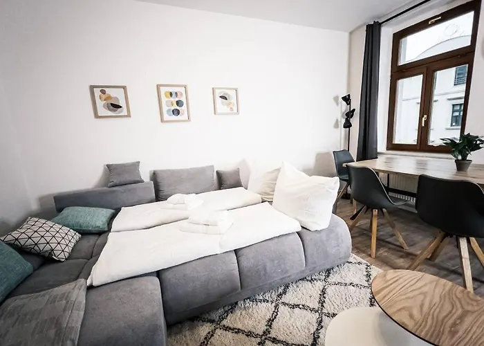 Lägenhet ⋙ Stilvolle Mit 2 Schlafzimmern & Balkon ⋘ *