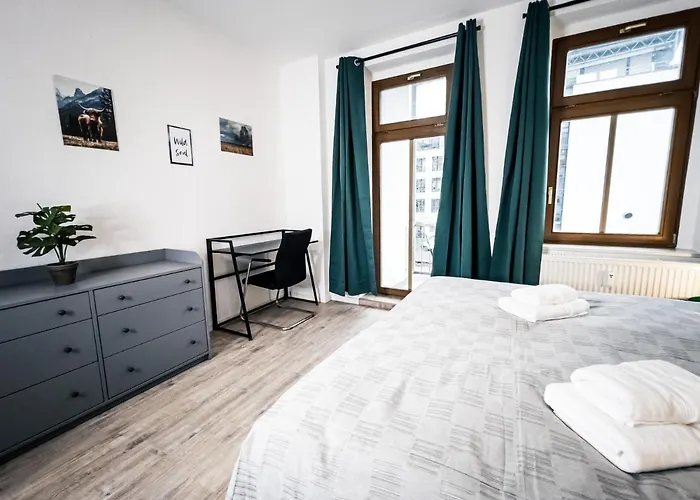 Lägenhet ⋙ Stilvolle Mit 2 Schlafzimmern & Balkon ⋘ *