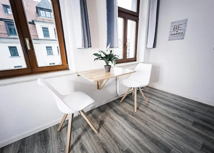 Lägenhet ⋙ Stilvolle Mit 2 Schlafzimmern & Balkon ⋘